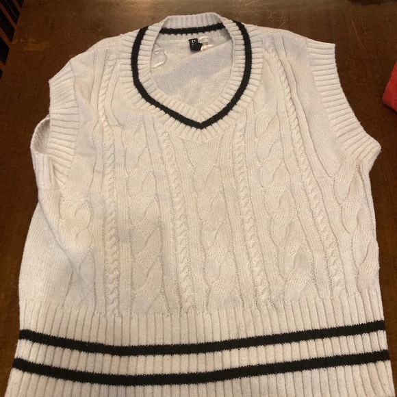H&M Tops - Oversized sweater vest